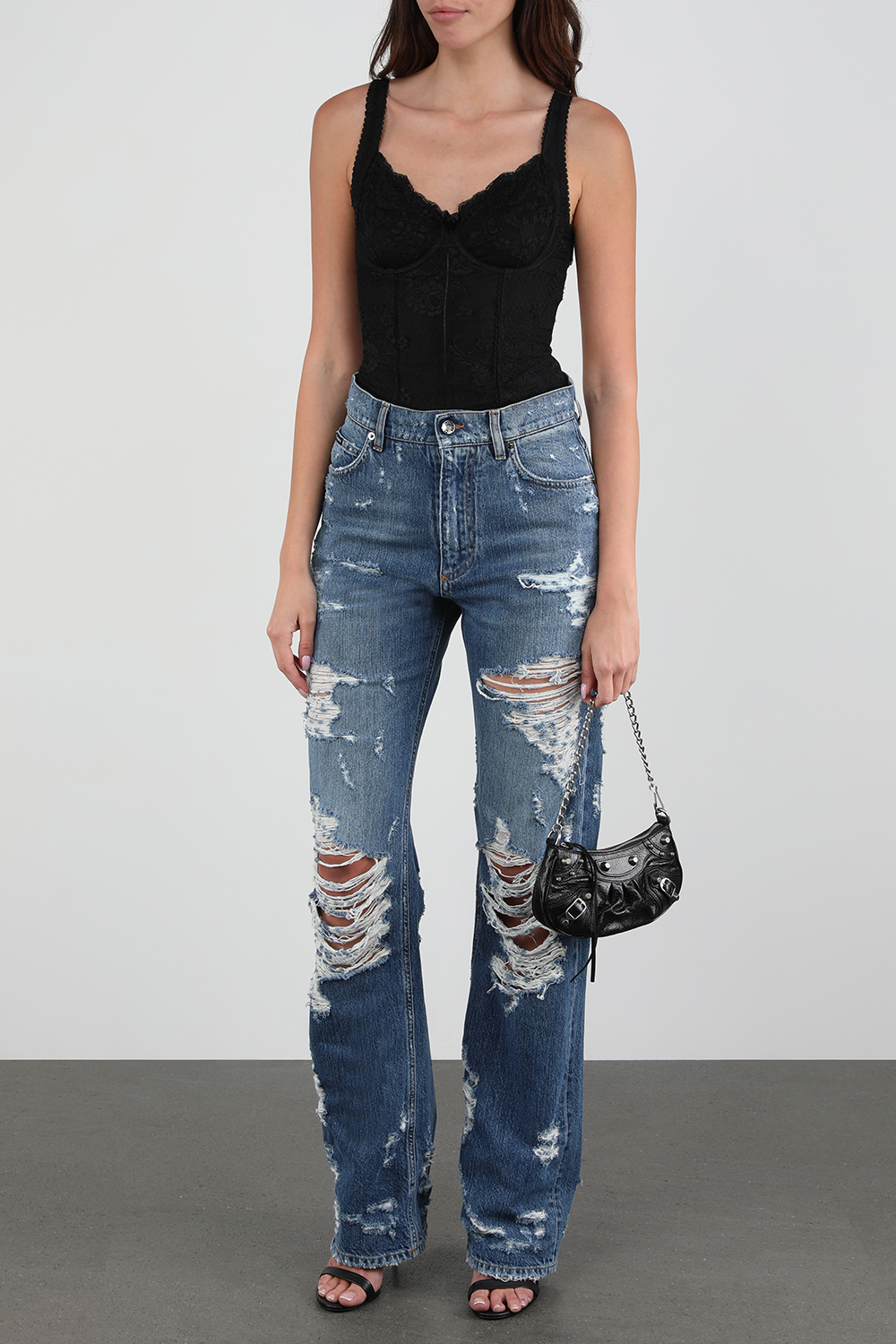 גופיית מחוך שחורה עם תחרה